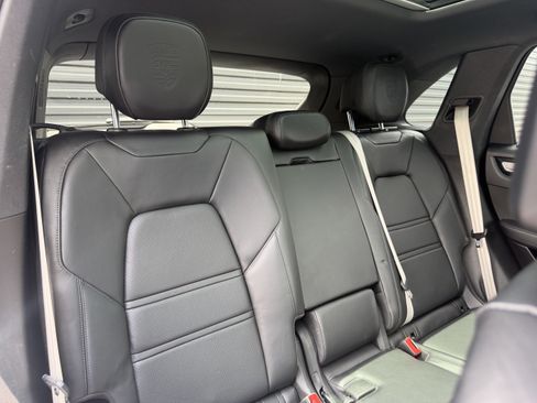 Certified 2023 Porsche Cayenne Platinum Edition AWD/4WD image 17