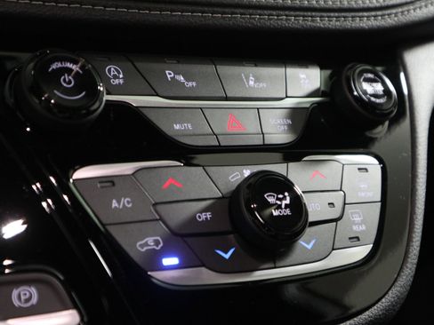 New 2026 Chrysler Pacifica Select image 28