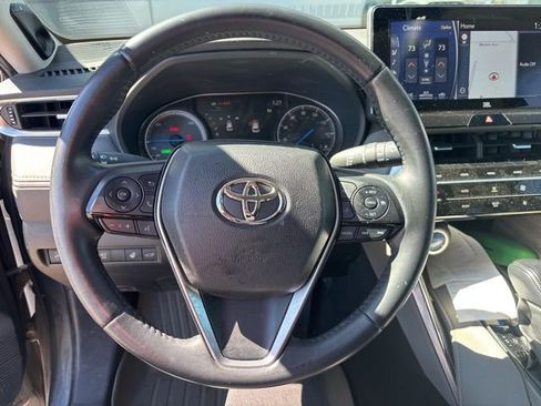 Used 2021 Toyota Venza Limited w/ Carpet Mat Package (TMS) image 12