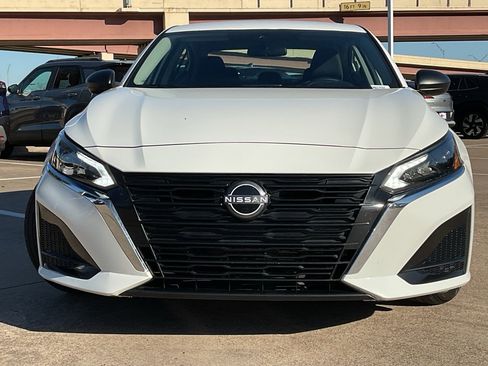 Used 2025 Nissan Altima 2.5 SV image 3