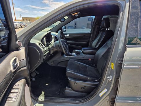 Used 2020 Jeep Grand Cherokee Altitude RWD image 14