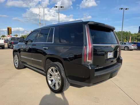 Used 2019 Cadillac Escalade Premium Luxury AWD/4WD image 12