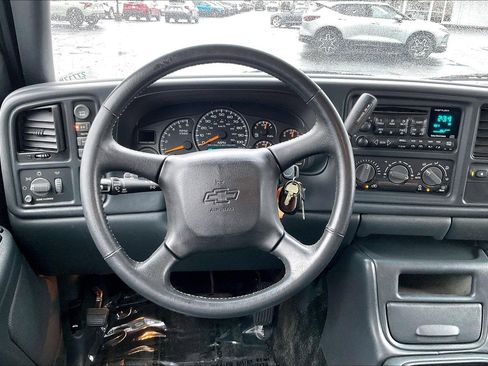 Used 2002 Chevrolet Avalanche 4x4 w/ Convenience Pkg image 5