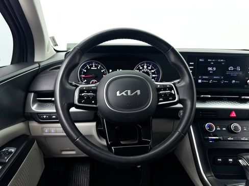 Used 2023 Kia Carnival LX FWD image 32