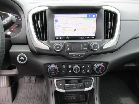 Used 2024 GMC Terrain SLE w/ Driver Convenience Package FWD image 28