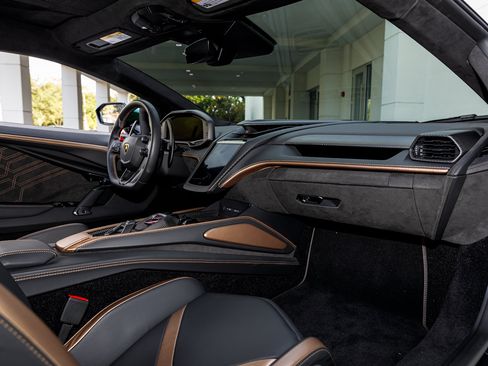 Used 2024 Lamborghini Revuelto AWD/4WD image 73