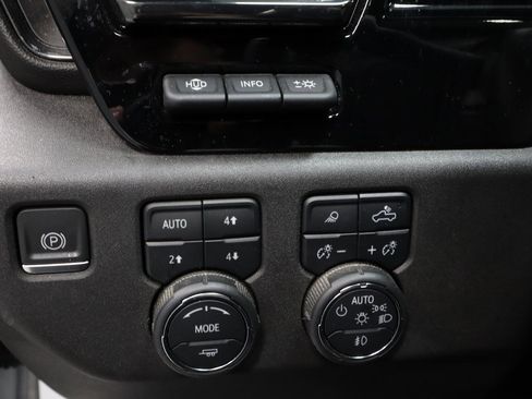 Used 2024 Chevrolet Silverado 2500 ZR2 w/ Technology Package image 26