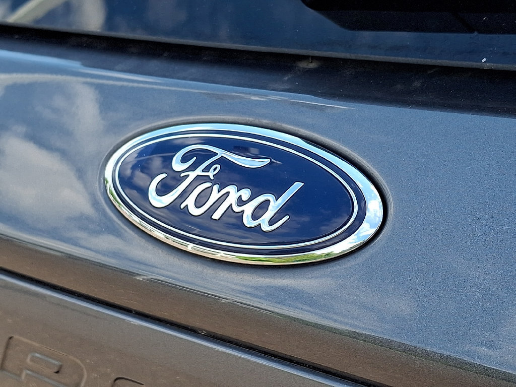 Used 2023 Ford Explorer XLT w/ Equipment Group 202A AWD/4WD image 31