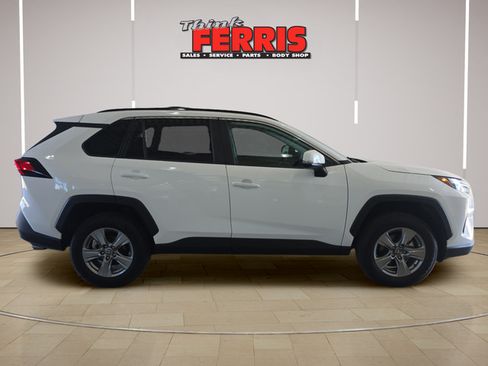 Used 2025 Toyota RAV4 XLE AWD/4WD image 4