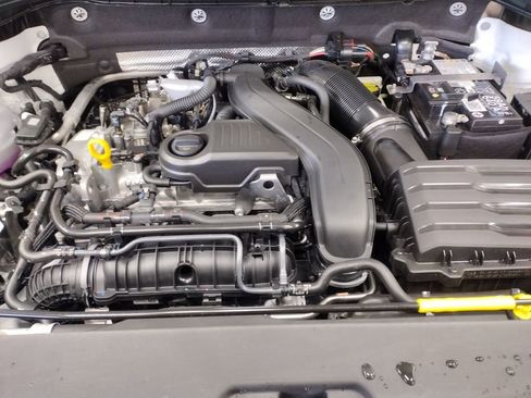 New 2025 Volkswagen Taos SE image 7