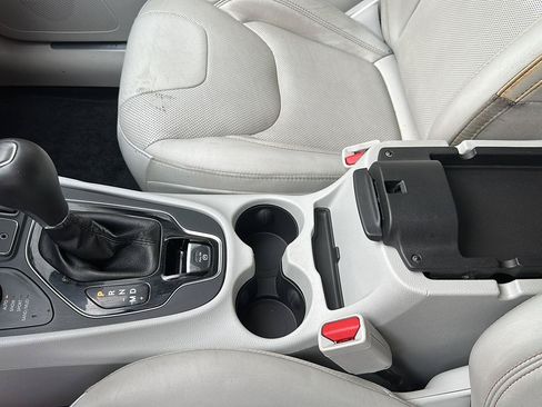Used 2019 Jeep Cherokee Limited AWD/4WD image 37