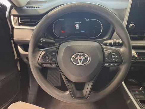 Used 2025 Toyota RAV4 XLE FWD image 8