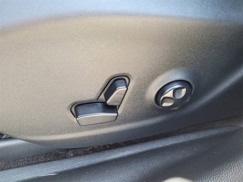 Used 2018 Jeep Cherokee Latitude Plus w/ Cold Weather Group image 22