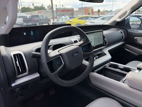 Certified 2025 Ford Expedition Active AWD/4WD image 14