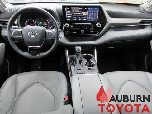 Certified 2021 Toyota Highlander Limited image 12