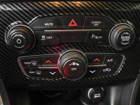 Used 2020 Dodge Charger SXT w/ Blacktop Package image 21