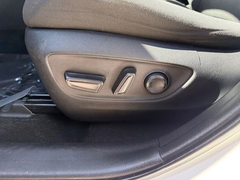 Used 2020 Toyota RAV4 XLE w/ Convenience Package FWD image 15