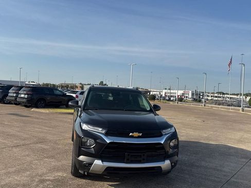 Used 2021 Chevrolet TrailBlazer LT w/ Convenience Package AWD/4WD image 4