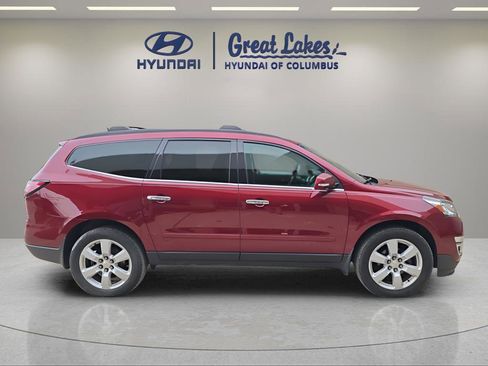 Used 2017 Chevrolet Traverse LT w/ Style and Technology Package FWD image 6