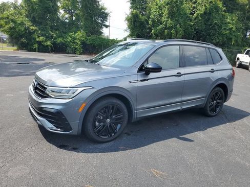 Used 2022 Volkswagen Tiguan SE R-Line FWD image 3