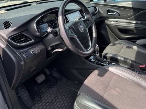 Used 2020 Buick Encore Preferred AWD/4WD image 2