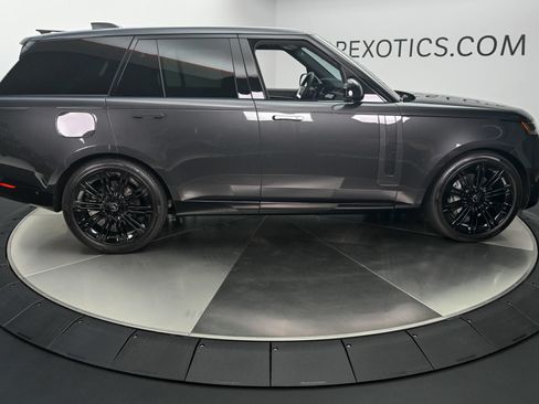 Used 2025 Land Rover Range Rover SE AWD/4WD image 16