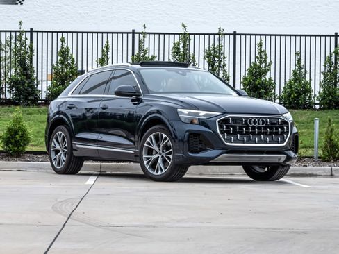 Used 2024 Audi Q8 Premium Plus AWD/4WD image 2
