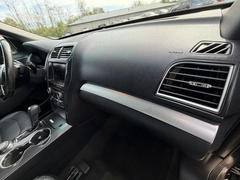 Used 2016 Ford Explorer XLT w/ Equipment Group 202A AWD/4WD image 14