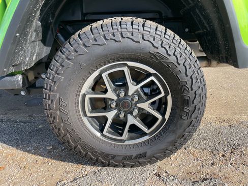 New 2025 Jeep Gladiator Rubicon w/ Convenience Group image 11