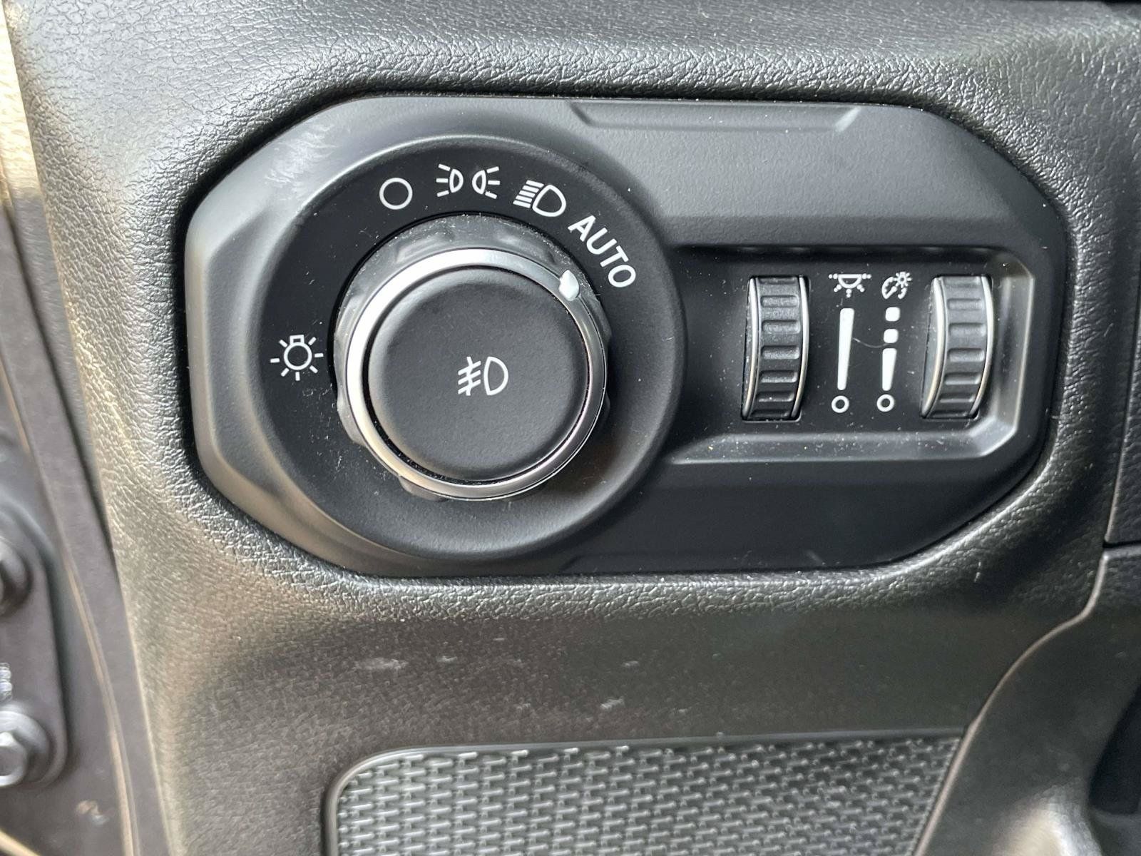 Used 2019 Jeep Wrangler Unlimited Sahara AWD/4WD image 20