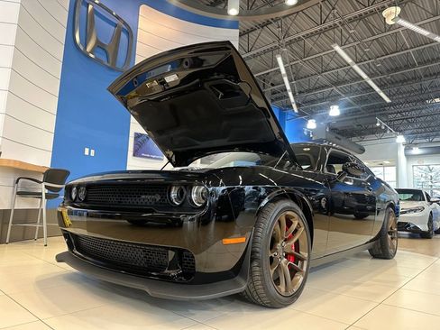 Used 2023 Dodge Challenger SRT Hellcat w/ Driver Convenience Group image 32