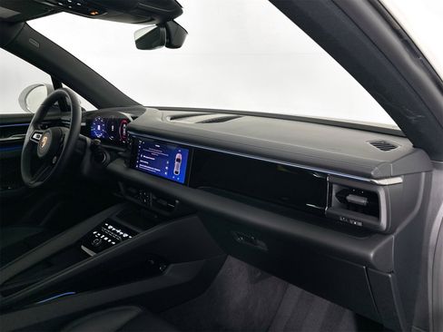 Certified 2025 Porsche Macan Electric image 30