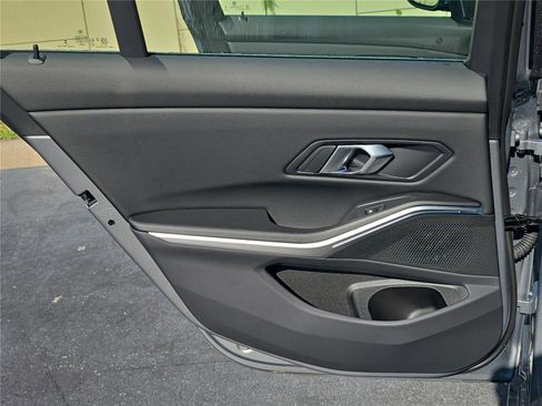 Used 2025 BMW 330i Sedan image 10