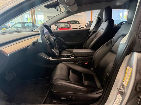 Used 2018 Tesla Model 3 Long Range RWD image 17