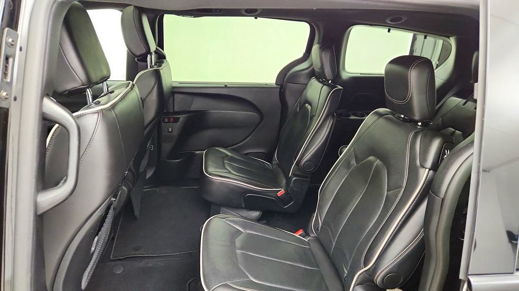 Used 2025 Chrysler Pacifica Limited FWD image 24