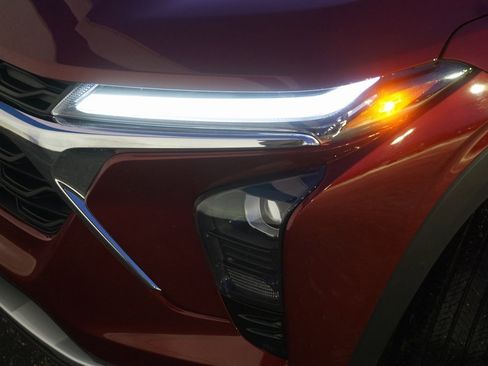 Certified 2025 Chevrolet Trax LT w/ LT Convenience Package image 29