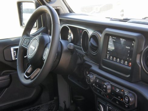 Used 2023 Jeep Wrangler Unlimited image 41