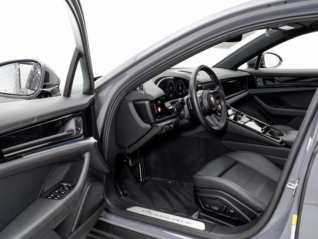 Certified 2025 Porsche Panamera 4 AWD/4WD image 7