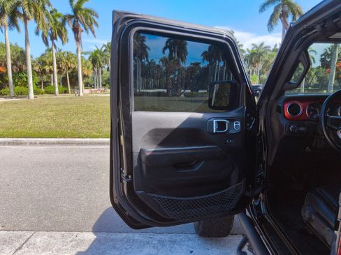 Used 2020 Jeep Gladiator Rubicon AWD/4WD image 19