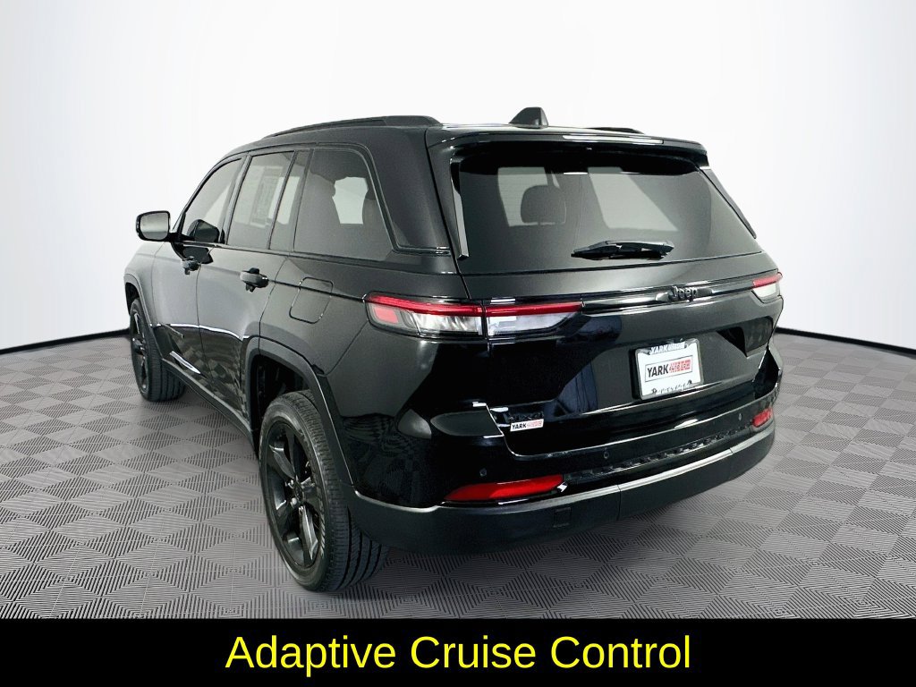 Used 2023 Jeep Grand Cherokee Altitude AWD/4WD image 7