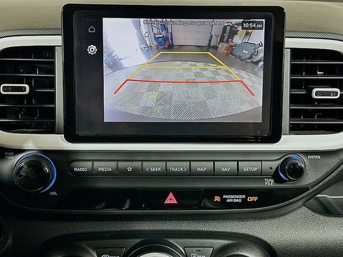 Used 2023 Hyundai Venue Limited FWD image 16