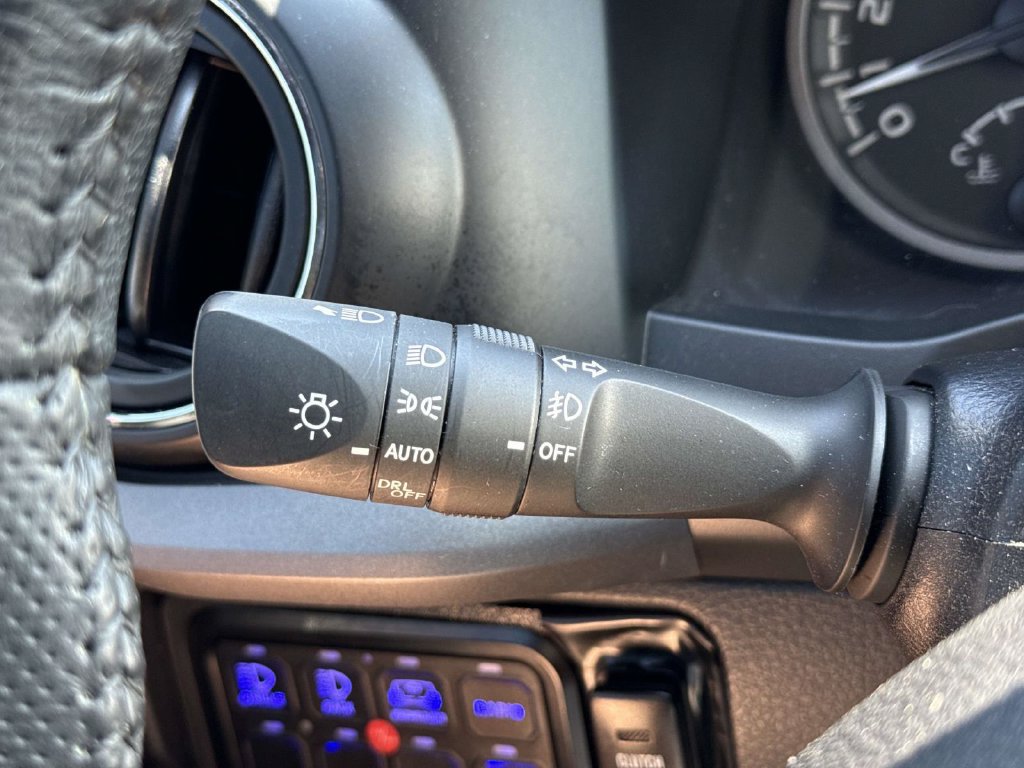 Used 2022 Toyota Tacoma TRD Sport AWD/4WD image 38