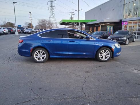 Used 2015 Chrysler 200 Limited w/ Convenience Group image 4