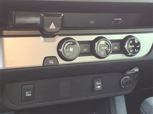 Used 2018 Toyota Tacoma SR image 13