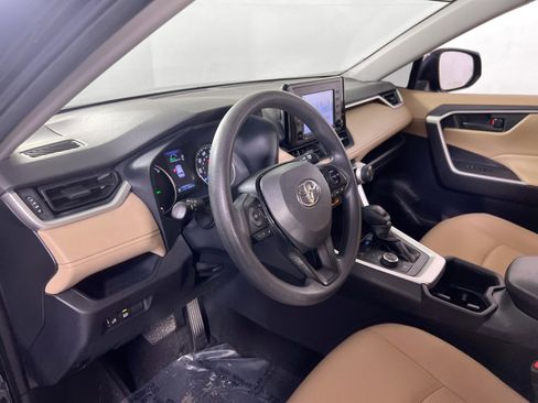 Used 2022 Toyota RAV4 LE image 9