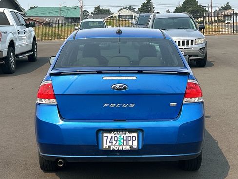 Used 2010 Ford Focus SE FWD image 4