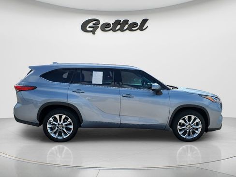 Used 2023 Toyota Highlander Limited FWD image 4