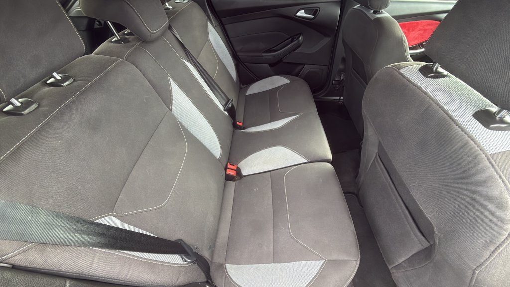 Used 2017 Ford Focus ST FWD image 5