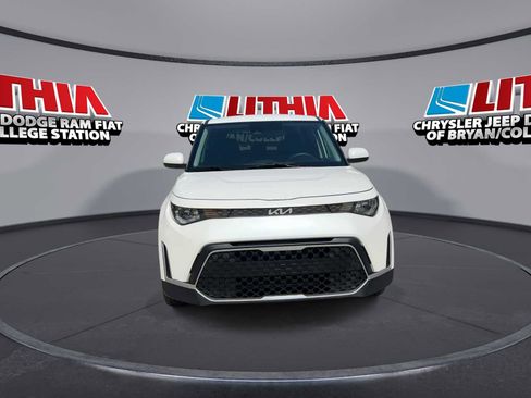 Used 2025 Kia Soul LX w/ LX Technology Package FWD image 3