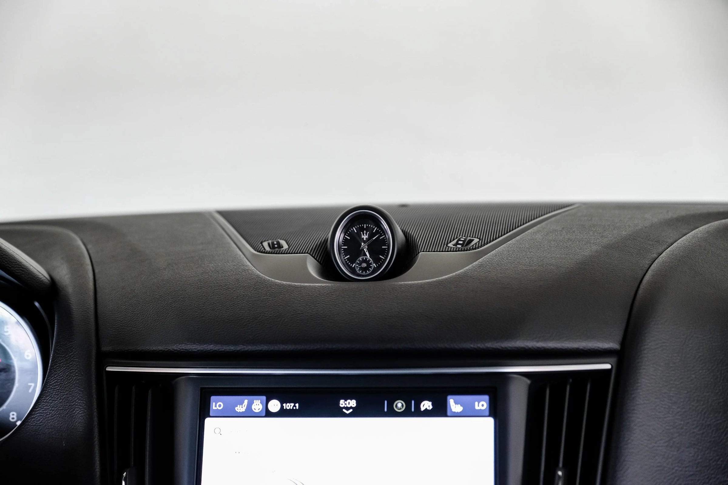 Used 2021 Maserati Levante AWD/4WD image 30